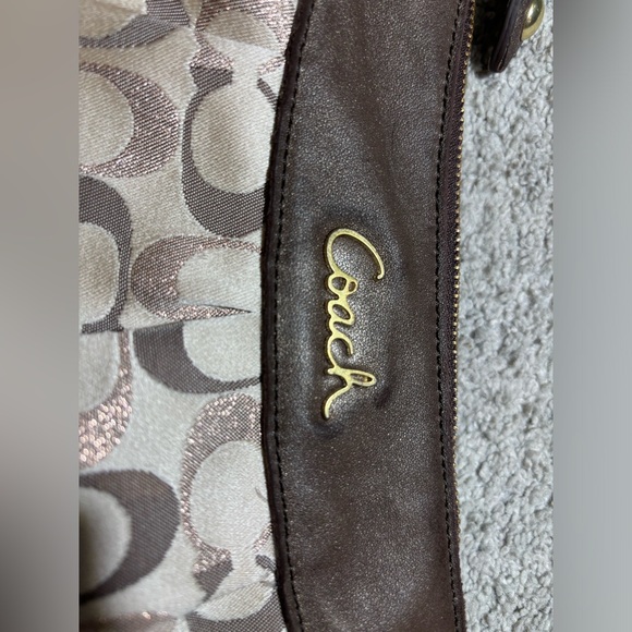Coach shoulder bag with gold hardware and different shades of brown - Picture 3 of 5